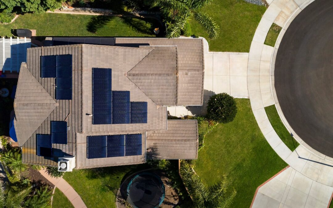 As Texans are asked to cut energy use amidst a heat wave, solar and batteries step up